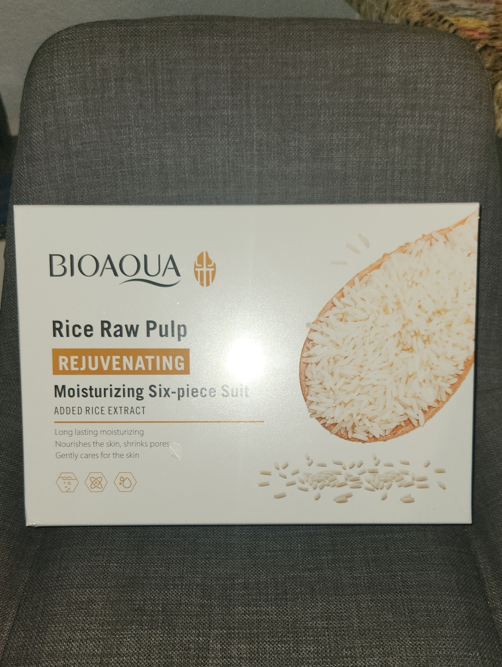 Aqua Bioaqua Rice Raw Pulp Rejuvenating Moisturizer - White & Gold Accents